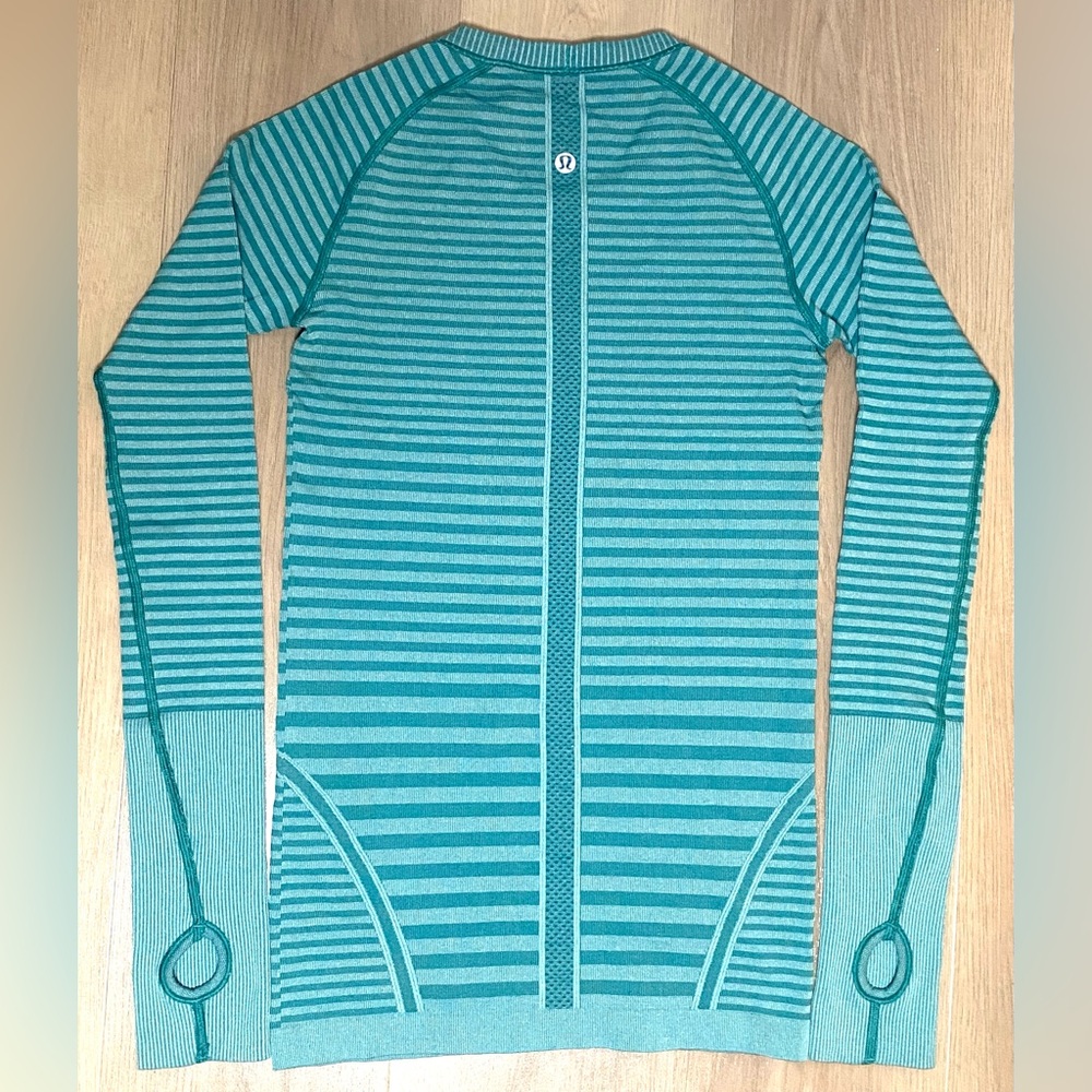 Lululemon Women's Run Swiftly Tech Long Sleeve Blue‎ Striped Thumbhole Shirt 4 - Picture 2 of 7